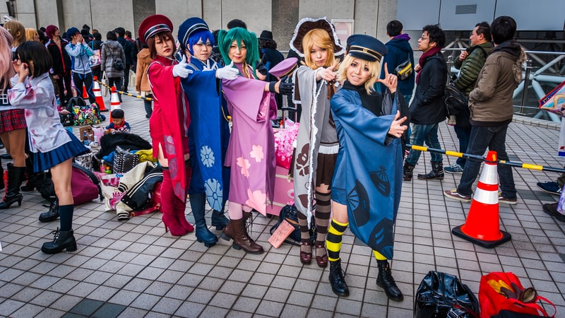 Our Japan Language study tours for teenagers take us to Comiket, where we explore exclusive doujinshi and cosplay.